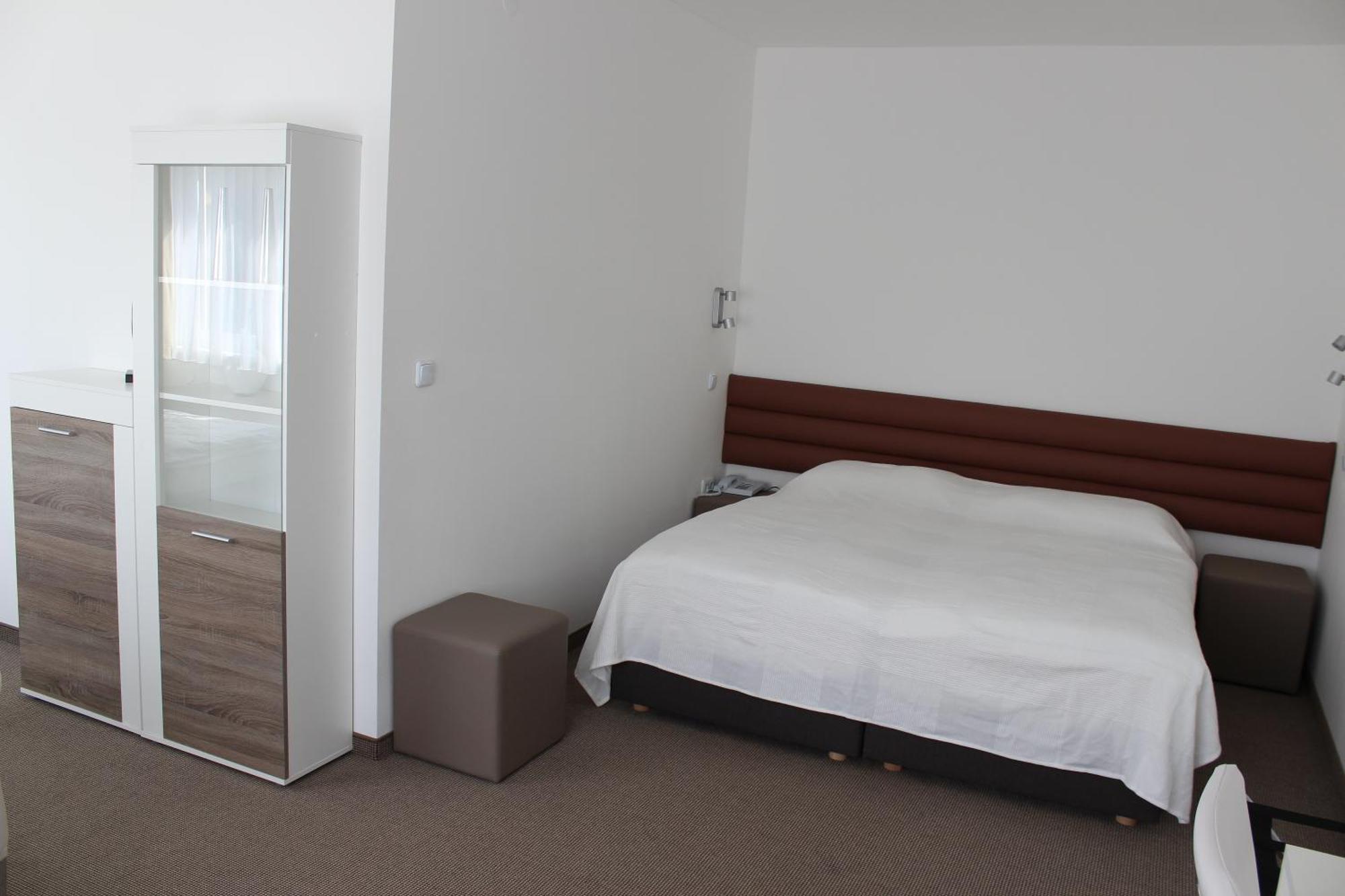 Hotel Michael غيراسدورف بي فيين الغرفة الصورة